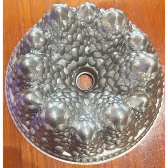 Nordic Ware Cake Bund Pan Pine Forest Holiday Tree Cast Aluminum USA Gift Vtg - Picture 3 of 5